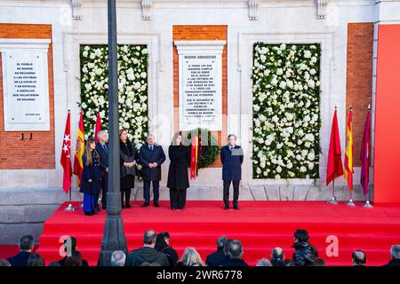 Madrid, Espagne. 11 mars 2024. Isabel Diaz Ayuso (2ème R), présidente de la Communauté de Madrid et figure de proue du PP, et Jose Luis Martinez Almeida (R), maire de Madrid, vus lors de l'acte de célébration du vingtième anniversaire des attentats terroristes de 11M. Le matin du 11 mars 2004 (également connu en Espagne sous le nom de 11M), une série de bombardements simultanés ont eu lieu contre le système de trains de banlieue Cercan'as de Madrid. Les explosions ont tué 193 personnes et en ont blessé environ 2 050. Crédit : SOPA images Limited/Alamy Live News Banque D'Images