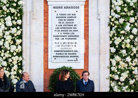 Madrid, Espagne. 11 mars 2024. Isabel Diaz Ayuso (C), présidente de la Communauté de Madrid et figure de proue du PP, et Jose Luis Martinez Almeida (R), maire de Madrid, vus lors de la célébration du vingtième anniversaire des attentats terroristes de 11M. Le matin du 11 mars 2004 (également connu en Espagne sous le nom de 11M), une série de bombardements simultanés ont eu lieu contre le système de trains de banlieue Cercan'as de Madrid. Les explosions ont tué 193 personnes et en ont blessé environ 2 050. Crédit : SOPA images Limited/Alamy Live News Banque D'Images