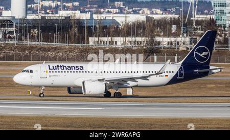 München, Deutschland - 1. Janvier 2022 : Ein Airbus A320-271N (Airbus A320neo) von Lufthansa startet vom Flughafen München. Immatriculation d-AINU. Banque D'Images