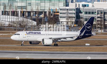 München, Deutschland - 1. Janvier 2022 : Ein Airbus A320-271N (Airbus A320neo) von Lufthansa startet vom Flughafen München. Immatriculation d-AINU. Banque D'Images