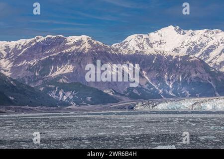 Le paysage majestueux autour du galcier Hubbard, vu d'un bateau de croisière en Alaska USA Banque D'Images