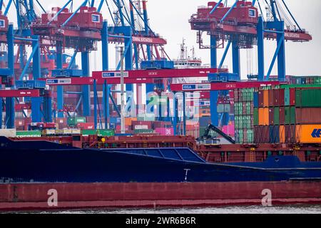 Hamburger Hafen, HHLA Containerterminal Burchardkai, Athabaskakai, an der Elbe, conteneur Feederschiff Elbsky, Hamburg, Deutschland Container terminal *** Port of Hamburg, HHLA Container terminal Burchardkai, Athabaskakai, sur l'Elbe, navire d'alimentation de conteneurs Elbsky, Hambourg, Allemagne Container terminal Banque D'Images