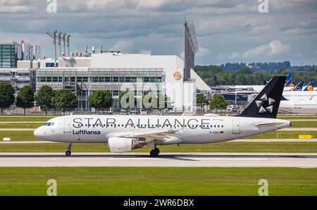 Ein Airbus A320-214 von Lufthansa startet vom Flughafen München. Enregistrement d-AIZH. (München, Allemagne, 26.05.2022) Banque D'Images