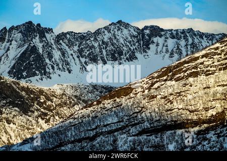 Vue sur les sommets enneigés Banque D'Images