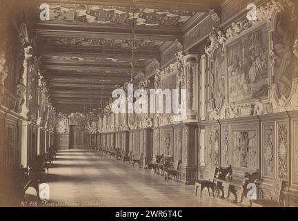 Galerie de François Ier au Palais de Fontainebleau, Fontainebleau (Château) (titre sur objet), Séraphin-Médéric Mieusement, Palais de Fontainebleau, c. 1875 - c. 1900, carton, tirage sur albumine, hauteur 248 mm × largeur 358 mm, photographie Banque D'Images