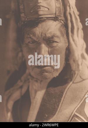 Portrait d'un homme haïda de Masset, Canada, L'Indien de l'Amérique du Nord, pl. 398 (titre de la série), Portrait of a Haida Man from Masset, Canada, Edward Sheriff Curtis, imprimeur : John Andrew & son, États-Unis d'Amérique, 1915, papier, hauteur 390 mm × largeur 285 mm, photographie Banque D'Images