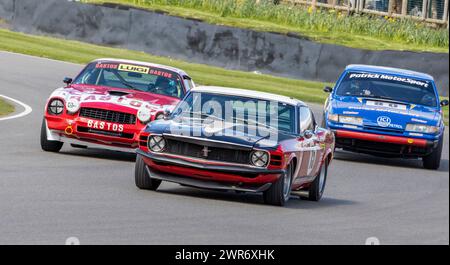 Craig Davies dans la Ford Mustang Boss 302 1970 lors de la course Gordon Spice Trophy lors de la 80e réunion des membres, Goodwood, Sussex, Royaume-Uni. Banque D'Images