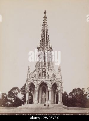 Monument au roi Léopold Ier de Belgique à Bruxelles, Belgique, Monument de Léopold Ier (Laeken) (titre sur objet), Bruxelles (titre de la série sur objet), Gustave Hermans, Laken, 1884 - 1914, papier, tirage à l'albumen, hauteur 281 mm × largeur 218 mm, photographie Banque D'Images