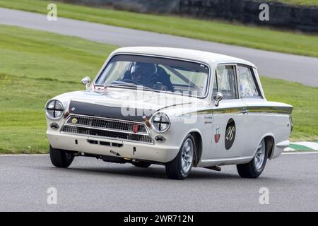 Le Kerry Michael, Mark Blundell 1964 Ford-Lotus Cortina MkI lors de la course Jim Clark Trophy à Goodwood 80th Member Meeting, Sussex, Royaume-Uni Banque D'Images