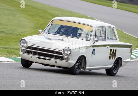 Jock Moody, Marino Franchitti 1965 Ford-Lotus Cortina MkI lors de la course du trophée Jim Clark à la 80e réunion des membres de Goodwood, Sussex, Royaume-Uni Banque D'Images