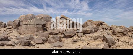 La stèle de la famine à l'île de Sehel avec inscriptions ptolémaïque relatives à sept années de famine au cours de la 3ème dynastie. Banque D'Images