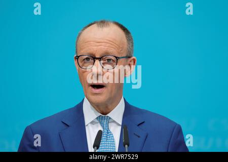 Parteivorsitzenden der CDU Deutschlands Friedrich Merz MDB, Deutschland, Berlin, Pressekonferenz nach Verabschiedung des Europawahlprogramms von CDU und CSU *** Friedrich Merz MDB, Président de la CDU, Allemagne, Berlin, Conférence de presse après l'adoption du programme électoral européen de la CDU et de la CSU Banque D'Images