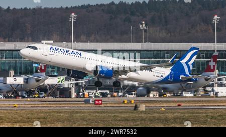 Zürich, Schweiz - 28. Février 2022 : Ein Airbus A321-271NX (Airbus A321neo) von Aegean Airlines startet vom Flughafen Zürich. Enregistrement SX-NAB. Banque D'Images