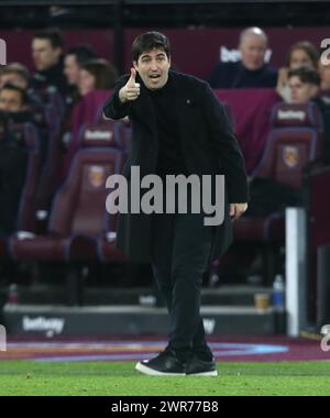 Andoni Iraola Manager de Bournemouth Thumbs up. - West Ham United v AFC Bournemouth, premier League, London Stadium, Londres, Royaume-Uni - 1er février 2024. Usage éditorial uniquement - des restrictions DataCo s'appliquent. Banque D'Images