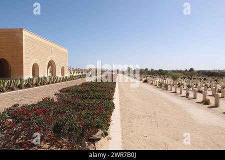 El.Alamein, Egypte, 10 octobre 2023 le cimetière militaire de guerre du Commonwealth à El-Alamein, Côte Nord de l'Egypte, Afrique du Nord Banque D'Images