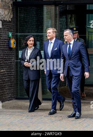 AMSTERDAM, pays-Bas, 10-03-2024 le roi Willem Alexander ouvre le Musée national de l'Holocauste à Amsterdam. Le roi prononcera un discours lors de la réunion d'ouverture dans la synagogue portugaise voisine. Il reçoit ensuite une visite du musée. Crédit : NLBeeld/Patrick van EMST Banque D'Images