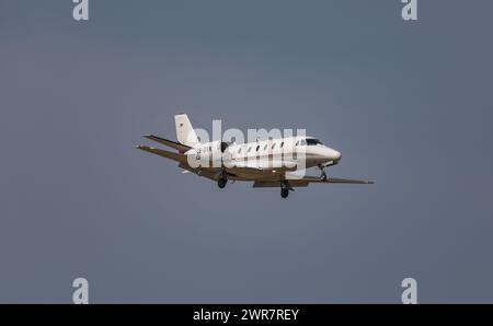 Eine Cessna 560XL citation XLS eines privaten Besitzers im Landeanflug auf den Flughafen Zürich. Enregistrement CS-DXN. (Zürich, Schweiz, 21.03.2022) Banque D'Images