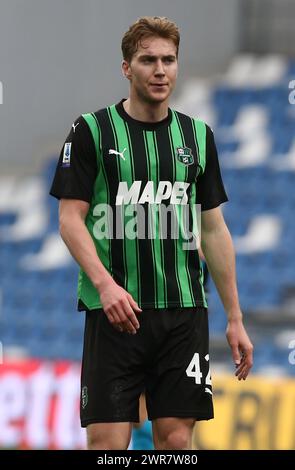 Foto Gianni Santandrea/LaPresse 09 Marzo 2024 - Reggio Emilia, Italia - sport, calcio - Sassuolo vs Frosinone - Campionato Italiano di calcio Serie A TIM 2023/2024 - Stadio Mapei Città del Tricolore. Nella foto : Thorstvedt 9 mars 2024 Reggio Emilia, Italie - sport, calcio - Sassuolo vs Frosinone - Championnat italien de football Serie A 2023/2024 - Mapei Stadium. Dans la photo : Thorstvedt Banque D'Images