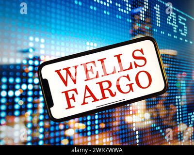 Pologne. 04 janvier 2024. Dans cette illustration photo, le logo de la société Wells Fargo est affiché sur l'écran d'un smartphone. Crédit : SOPA images Limited/Alamy Live News Banque D'Images