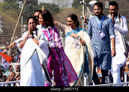 Non exclusif : 10 mars 2024, Kolkata City, Inde : Ministre en chef du Bengale occidental, Mamata Banerjee, avec le All India Trinamool Congress Politica par Banque D'Images