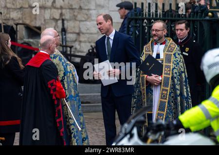 Londres, Royaume-Uni. 11 mars 2024. Le prince William quitte le service du jour du Commonwealth à l'abbaye de Westminster qui a lieu depuis 1972 et célèbre les peuples et les cultures des 54 Nations du Commonwealth. Alors que le roi Charles continue de subir un traitement contre le cancer, la reine Camilla a dirigé le groupe des aînés de la famille royale présents. Credit : Stephen Chung / Alamy Live News Banque D'Images