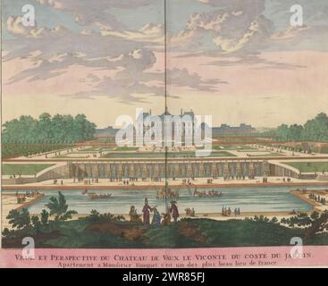 Vue du Château de Vaux-le-Vicomte depuis les jardins, vue et perspective du Château de Vaux le Viconte du Costé du jardin apprenant á Monsieur Fouquet c'est un des plus beau lieu de France (titre sur objet), vue du Château de Vaux-le-Vicomte depuis les jardins. Un groupe élégant au premier plan. Derrière lui le canal de la Ru d'Ancoeuil avec quelques navires. Print fait partie d'un album., imprimeur : anonyme, éditeur : Jacob Gole, inconnu, imprimeur : Northern Netherlands, éditeur : Amsterdam, la Haye, 1681 - 1724, papier, gravure, hauteur 459 mm × largeur 530 mm, hauteur 536 mm × largeur 605 mm Banque D'Images