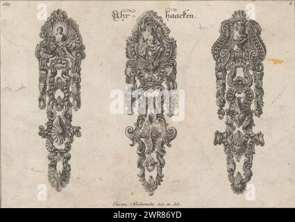 Crochets de montre, Uhr-haacken (titre sur l'objet), Hilts et crochets (titre de la série), trois crochets de montre ornementés. A gauche avec Apollon, au milieu avec une figure avec une torche, à droite avec un buste de Bacchus. Photo numéro 160., imprimeur : anonyme, après conception par : Jeremias Wachsmuth, éditeur : Martin Engelbrecht, Augsbourg, 1721 - 1756, papier, gravure, hauteur 176 mm × largeur 244 mm, impression Banque D'Images