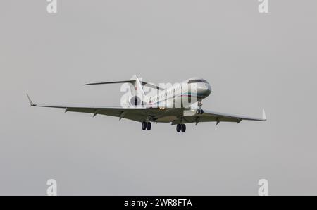 Ein Bombardier Global 5500 von ExecuJet Europe im Landeanflug auf den Flughafen Zürich. Enregistrement HB-JRJ. (Zürich, Schweiz, 10.05.2022) Banque D'Images