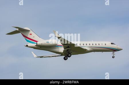 Ein Bombardier Global 5500 von ExecuJet Europe im Landeanflug auf den Flughafen Zürich. Enregistrement HB-JRJ. (Zürich, Schweiz, 10.05.2022) Banque D'Images