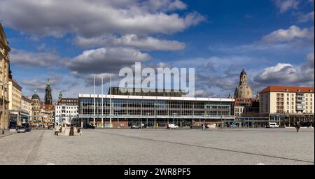 11.03.2024, Deutschland, Sachsen, Dresden, auf dem Foto Blick auf den Dresdner Kulturpalast vom Altmarkt aus fotografiert, im Hintergrund rechts die Frauenkirche *** 11 03 2024, Allemagne, Saxe, Dresde, dans la vue photo du Palais de la culture de Dresde Dresde photographiée depuis l'Altmarkt, dans le fond à droite la Frauenkirche Banque D'Images