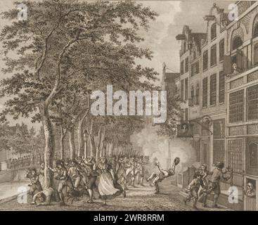 Émeute devant la maison d'un tailleur à Amsterdam, 1748, émeutes pendant l'émeute de Pachter devant la maison d'un tailleur sur le Nieuwezijds Voorburgwal à Amsterdam, où un Suédois qui avait pillé dans la rue est abattu par le justicier, 26 juin 1748., imprimeur: Reinier Vinkeles (I), d'après sa propre conception par : Reinier Vinkeles (I), éditeur : François Bohn, Amsterdam, 1800 - 1806, papier, gravure, gravure, hauteur 224 mm × largeur 272 mm, impression Banque D'Images