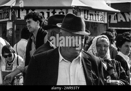 DATE D'ENREGISTREMENT NON INDIQUÉE Festa nazionali de l UnitÃ PCI, nationales Pressefest der Zeitung italienischen kommunistischen Partei Partito Comunista Italiano PCI, ROM, EUR, août 1984 Banque D'Images