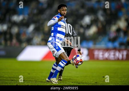 Doetinchem, Nederland. 11 mars 2024. DOETINCHEM, 11-03-2024, Stadium de Vijverberg, football, Néerlandais Eredivisie, saison 2023/2024, match entre de Graafschap et Jong Ajax. Joueur de Graafschap Jeffry fortes crédit : Pro Shots/Alamy Live News Banque D'Images