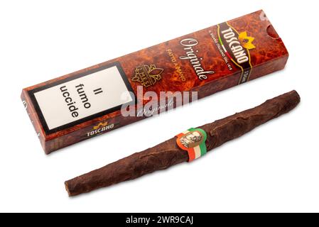 Italie-11 mars 2024 : cigare Toscano original fait à la main avec du tabac italien du Kentucky par les fabricants de cigares de Manifatture Sigaro Toscano, âgé de 12 mois. Banque D'Images