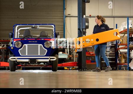 02/10/22 Commission MccLi0001012 les Mokes assignés sont fabriqués à la main dans les installations de Northamptonshire de la société, près de Brixworth. Moke International, propriétaire Banque D'Images