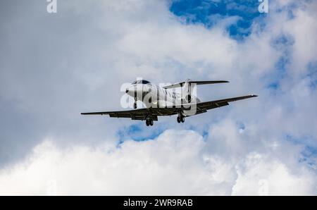 Ein Pilatus PC-24 von CAT Aviation befindet sich im Landeanflug auf den Flughafen Zürich. Immatrikulation HB-VVU. (Zürich, Schweiz, 02.10.2022) Banque D'Images