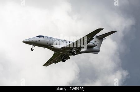 Ein Pilatus PC-24 von CAT Aviation befindet sich im Landeanflug auf den Flughafen Zürich. Immatrikulation HB-VVU. (Zürich, Schweiz, 02.10.2022) Banque D'Images