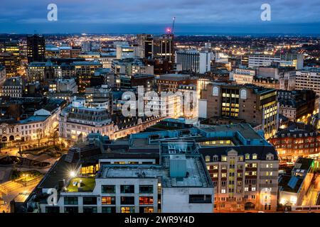 11/01/21 Birmingham paysage urbain, inclure la façade argentée de New Street Station. Prise de vue depuis le toit de l'Aston place de 22 étages. Tous droits réservés : Banque D'Images