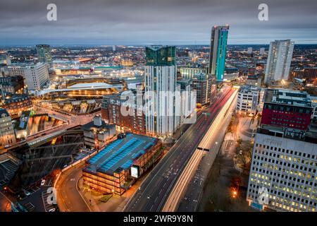 11/01/21 Birmingham paysage urbain, inclure la façade argentée de New Street Station. Prise de vue depuis le toit de l'Aston place de 22 étages. Tous droits réservés : Banque D'Images