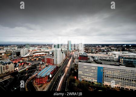 11/01/21 Birmingham paysage urbain, inclure la façade argentée de New Street Station. Prise de vue depuis le toit de l'Aston place de 22 étages. Tous droits réservés : Banque D'Images