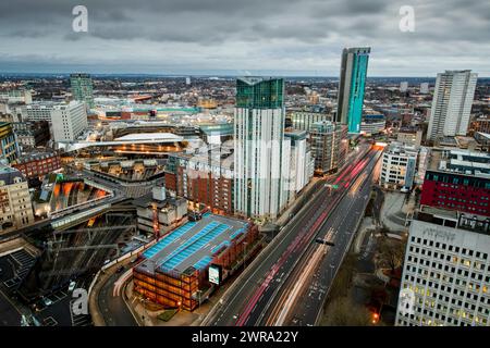 11/01/21 Birmingham paysage urbain, inclure la façade argentée de New Street Station. Prise de vue depuis le toit de l'Aston place de 22 étages. Tous droits réservés : Banque D'Images