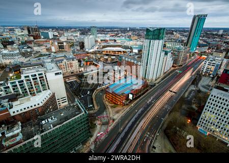 11/01/21 Birmingham paysage urbain, inclure la façade argentée de New Street Station. Prise de vue depuis le toit de l'Aston place de 22 étages. Tous droits réservés : Banque D'Images