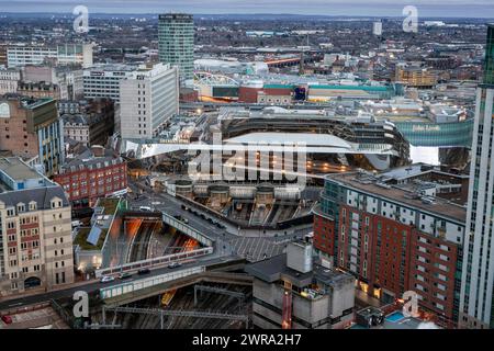 11/01/21 Birmingham paysage urbain, inclure la façade argentée de New Street Station. Prise de vue depuis le toit de l'Aston place de 22 étages. Tous droits réservés : Banque D'Images