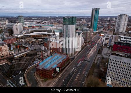 11/01/21 Birmingham paysage urbain, inclure la façade argentée de New Street Station. Prise de vue depuis le toit de l'Aston place de 22 étages. Tous droits réservés : Banque D'Images