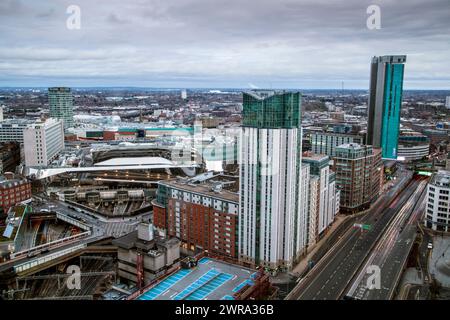 11/01/21 Birmingham paysage urbain, inclure la façade argentée de New Street Station. Prise de vue depuis le toit de l'Aston place de 22 étages. Tous droits réservés : Banque D'Images