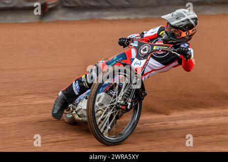 Ben Cook, coureur de belle vue Aces, en action lors de la belle vue Aces Media Day au National Speedway Stadium de Manchester le lundi 11 mars 2024. (Photo : Ian Charles | mi News) crédit : MI News & Sport /Alamy Live News Banque D'Images