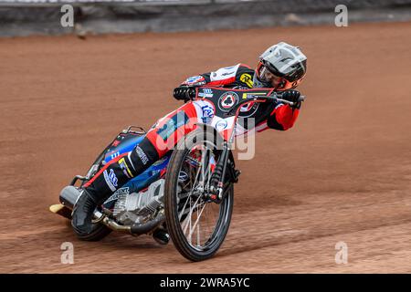 Ben Cook, coureur de belle vue Aces, en action lors de la belle vue Aces Media Day au National Speedway Stadium de Manchester le lundi 11 mars 2024. (Photo : Ian Charles | mi News) crédit : MI News & Sport /Alamy Live News Banque D'Images