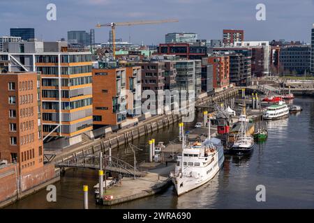 Sandtorhafen, Traditionsschiffhafen, Hafencity Hamburg, neuer Stadtteil an der Elbe, auf dem Gelände des ehemaligen Freihafens, hier entstehen, bis in die 2030er Jahre, Wohneinheiten für 14,000 Menschen, 3000 Hotelbetten, 45,000 Arbeitsplätze, Hambourg, Deutschland Hamburg Hafencity *** Sandtorhafen, port traditionnel, Hafencity Hambourg, nouveau district sur l'Elbe, sur le site de l'ancien port franc, des unités résidentielles pour 14 000 personnes, 3 000 lits d'hôtel, 45 000 emplois, Hambourg, Allemagne Hambourg Hafencity sera construit ici dans les années 2030 Banque D'Images