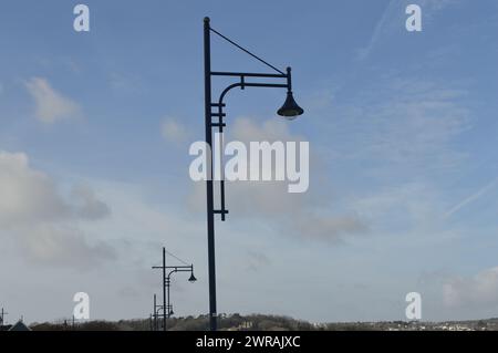 Lampadaire en bord de mer sur la promenade Mumbles à Swansea, pays de Galles, Royaume-Uni. 19 février 2024. Banque D'Images