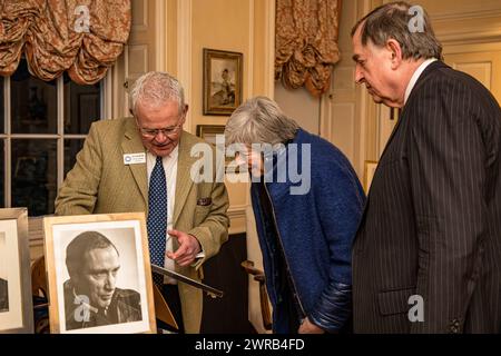 Salisbury, Wiltshire, Royaume-Uni, 11 mai 2024, L'ancienne première ministre Theresa May visite Arundells, l'ancienne maison de Sir Edward Heath à Salisbury, Wiltshire, avant de parler au Salisbury Guildhall de son temps en tant que première ministre. Banque D'Images